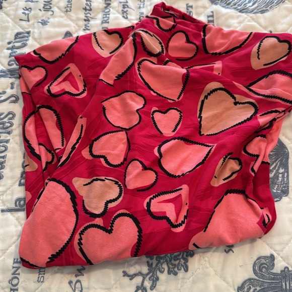 Lularoe Hearts Leggings. Size Tall and Curvy - Picture 4 of 4